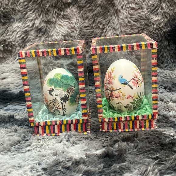 Vintage Oriental Hand-Painted Eggs In Display Cases - Picture 1 of 16